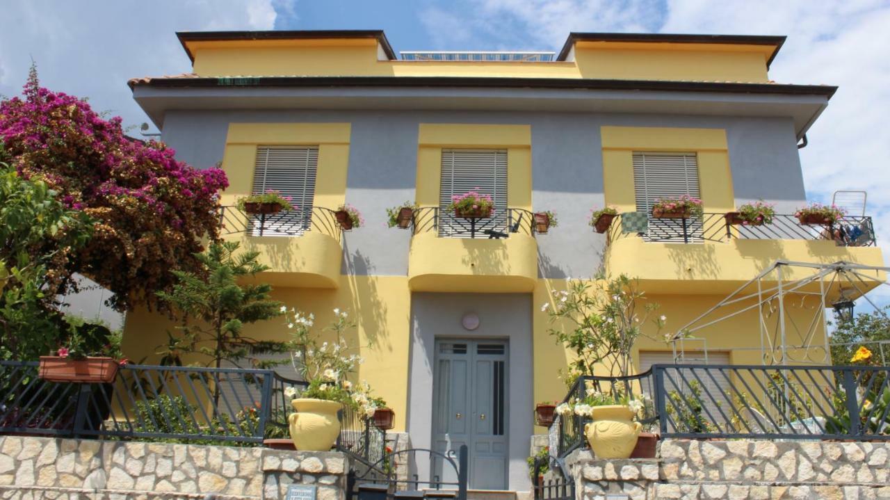 By The Sea In Scario Apartment Exterior photo