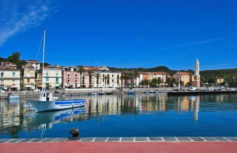 By The Sea In Scario Apartment Exterior photo