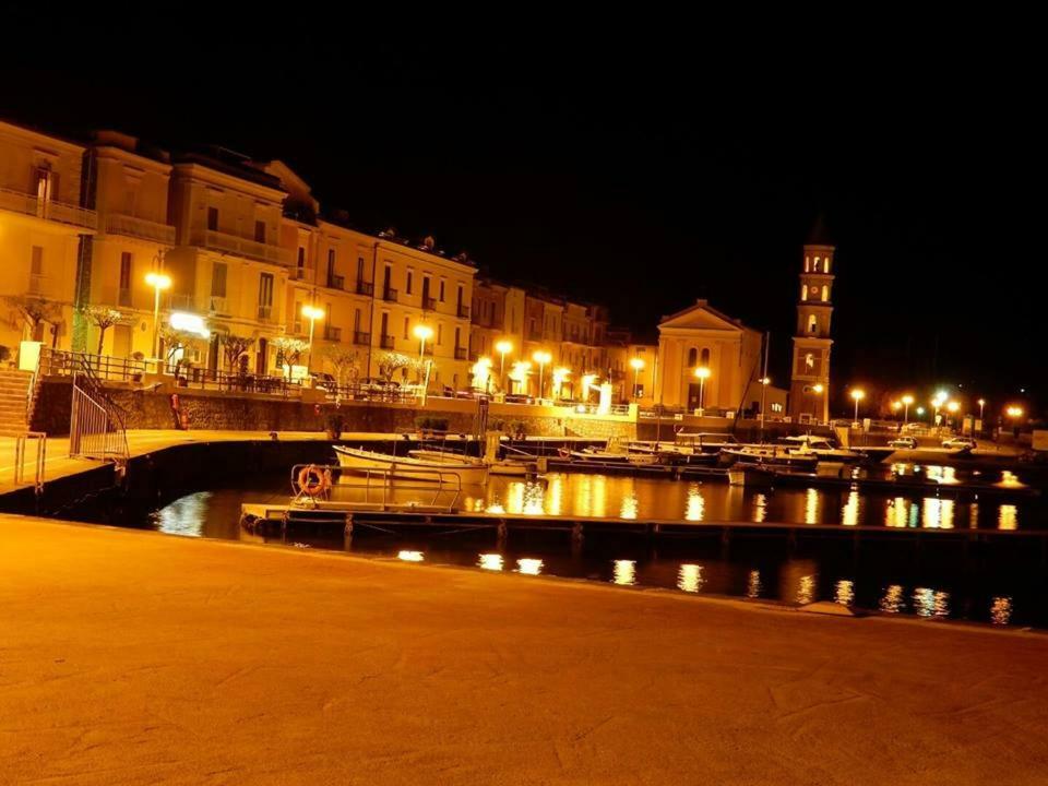 By The Sea In Scario Apartment Exterior photo