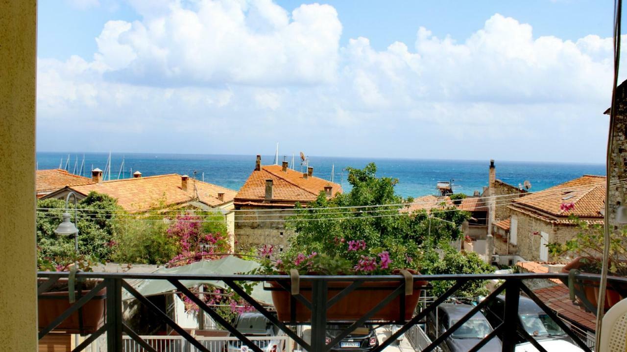 By The Sea In Scario Apartment Exterior photo