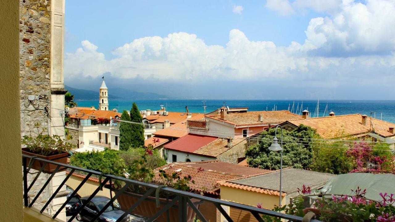 By The Sea In Scario Apartment Exterior photo